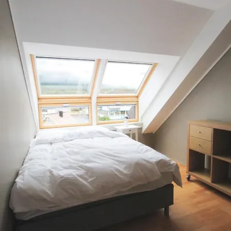 Beautiful With 3 Bedrooms Apartment *